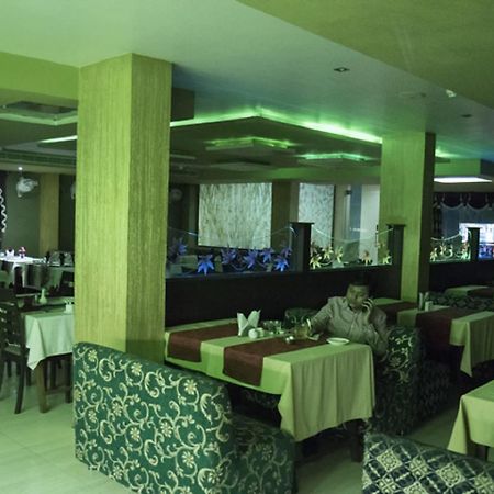Hotel Sunshine Baharampur Екстер'єр фото