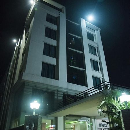 Hotel Sunshine Baharampur Екстер'єр фото
