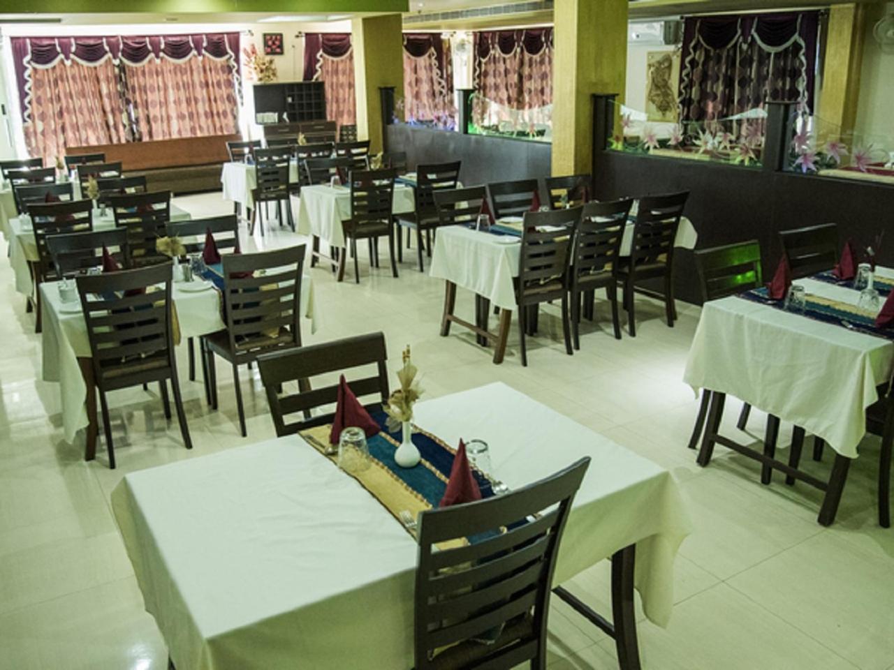 Hotel Sunshine Baharampur Екстер'єр фото