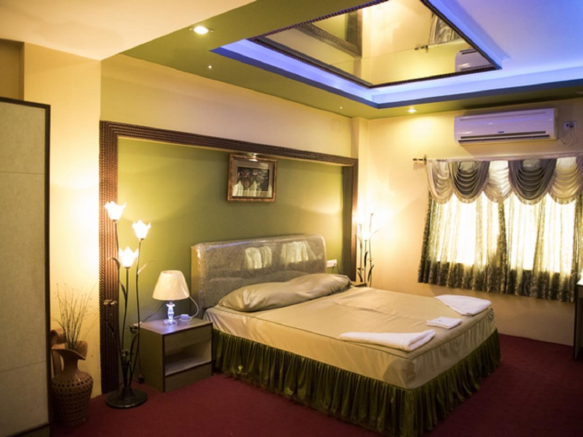 Hotel Sunshine Baharampur Екстер'єр фото