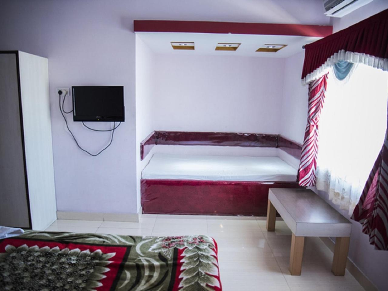 Hotel Sunshine Baharampur Екстер'єр фото
