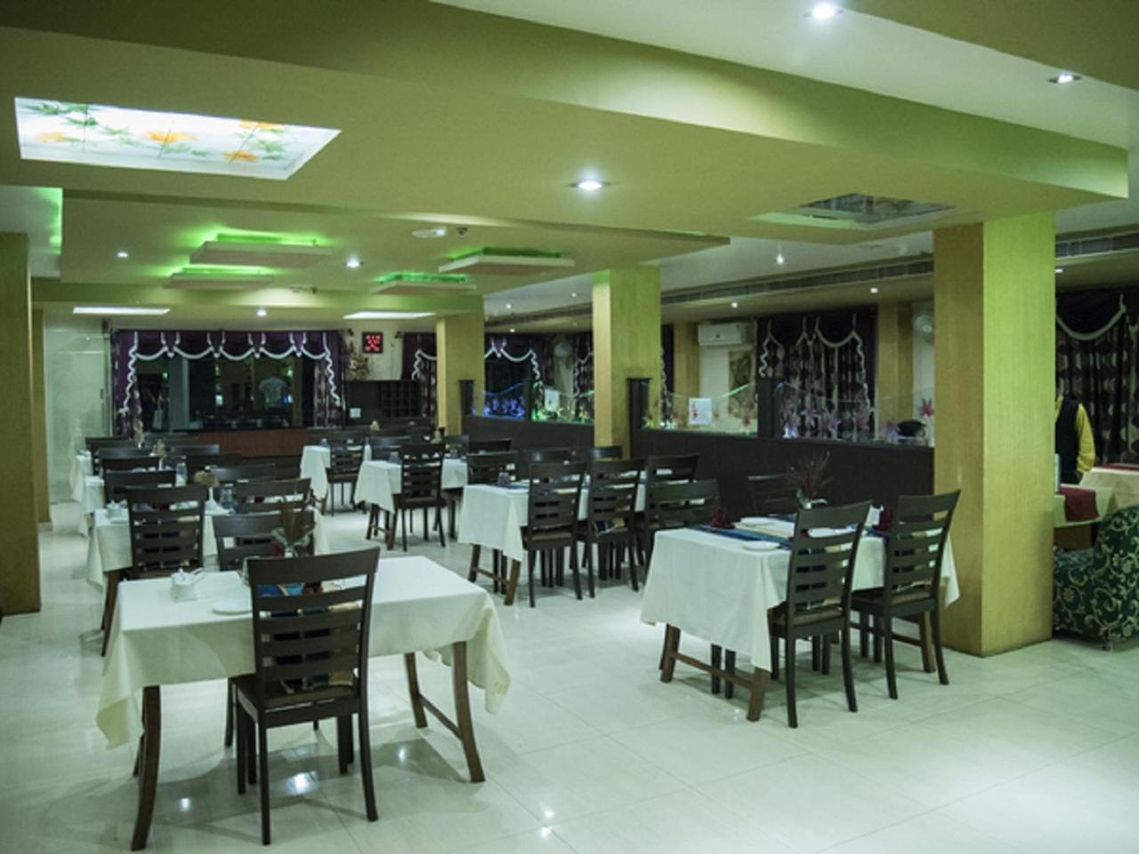 Hotel Sunshine Baharampur Екстер'єр фото