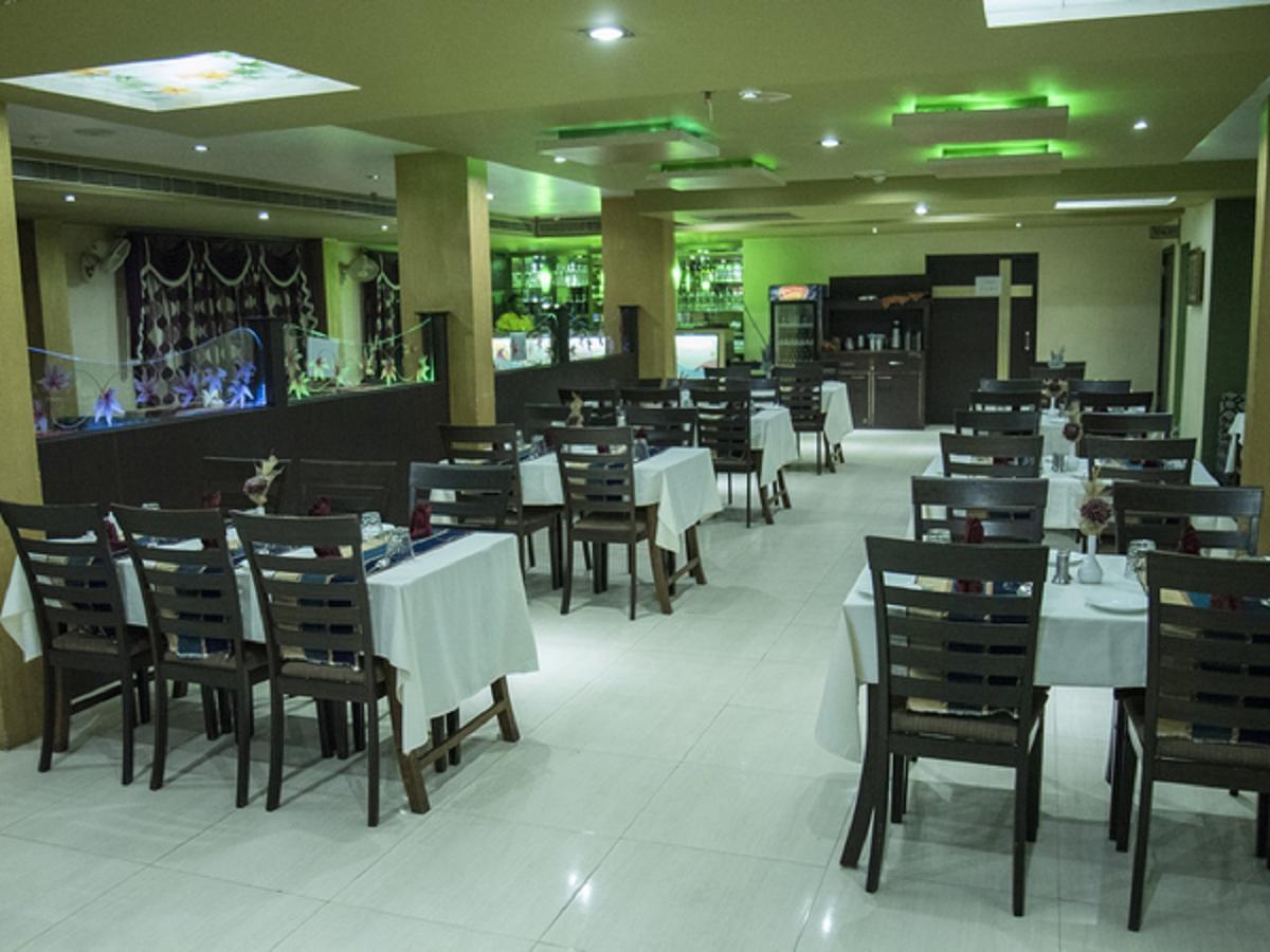 Hotel Sunshine Baharampur Екстер'єр фото