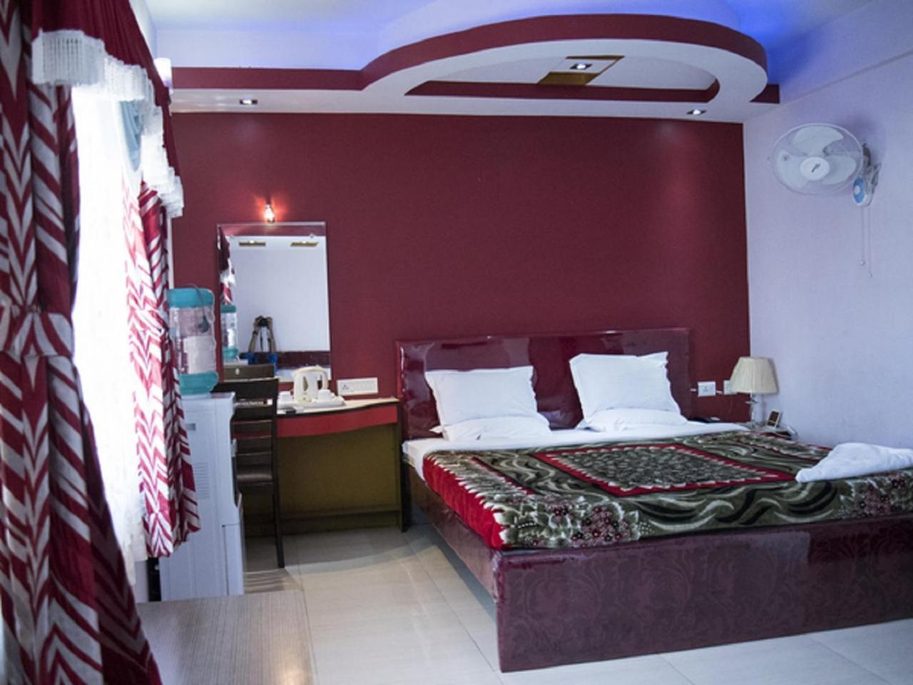 Hotel Sunshine Baharampur Екстер'єр фото