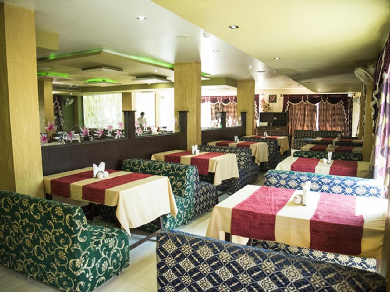 Hotel Sunshine Baharampur Екстер'єр фото