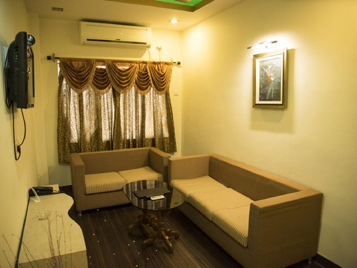 Hotel Sunshine Baharampur Екстер'єр фото