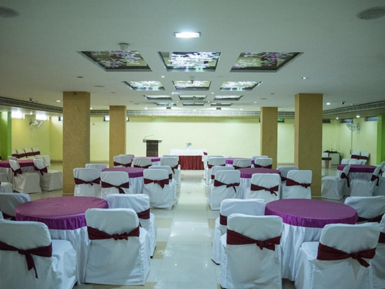Hotel Sunshine Baharampur Екстер'єр фото