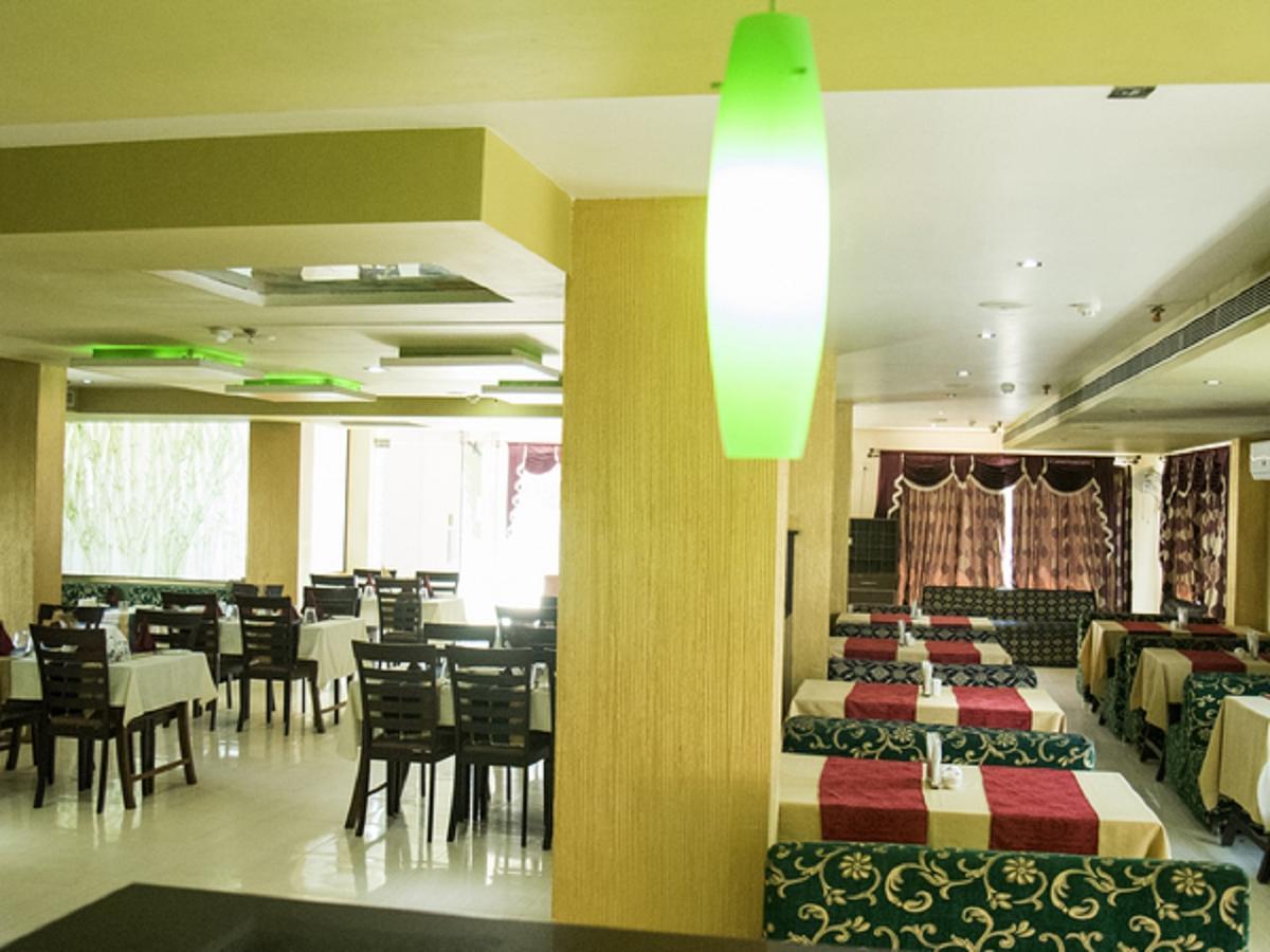 Hotel Sunshine Baharampur Екстер'єр фото