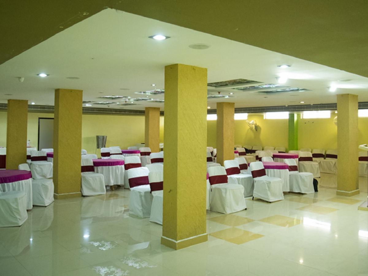 Hotel Sunshine Baharampur Екстер'єр фото