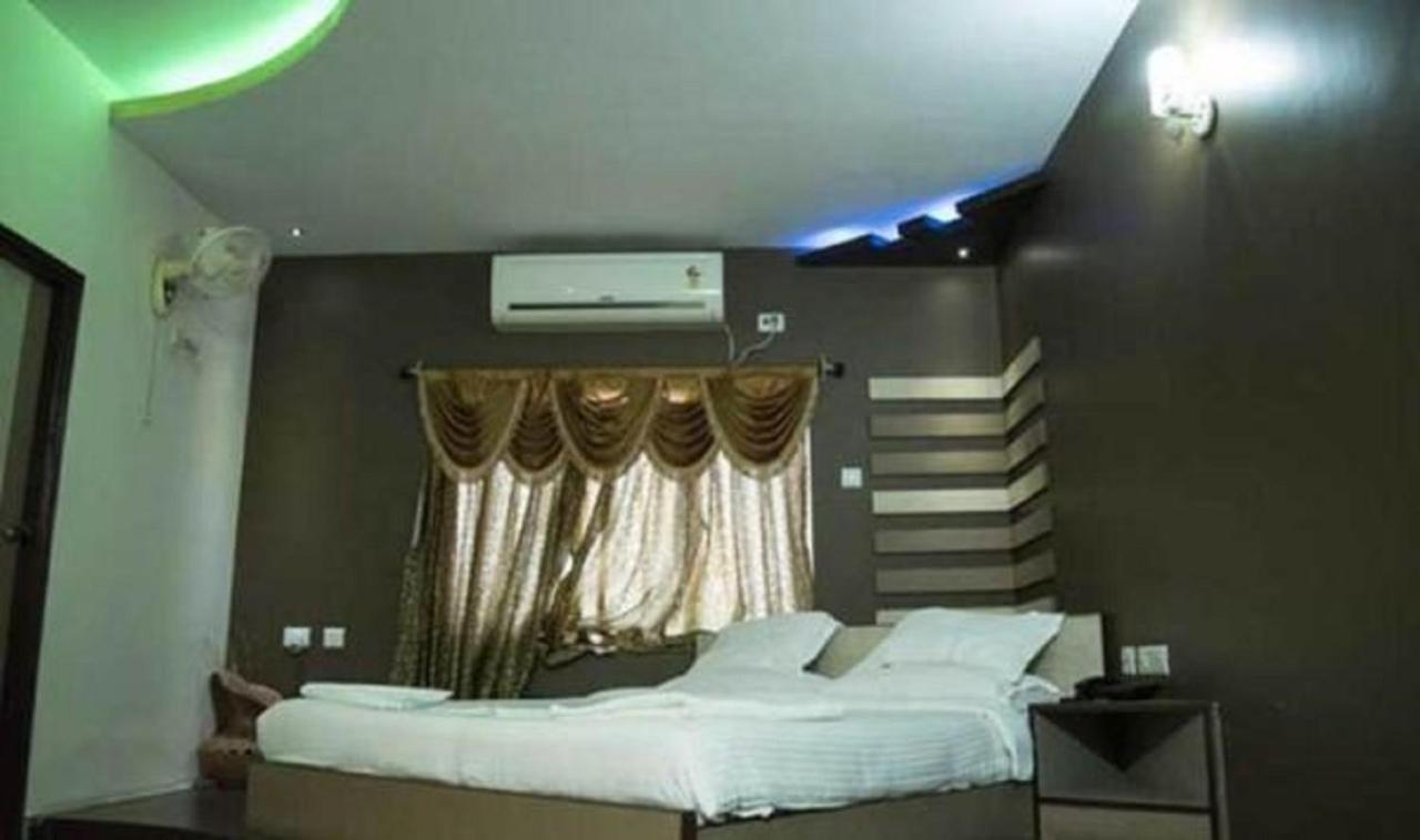 Hotel Sunshine Baharampur Екстер'єр фото